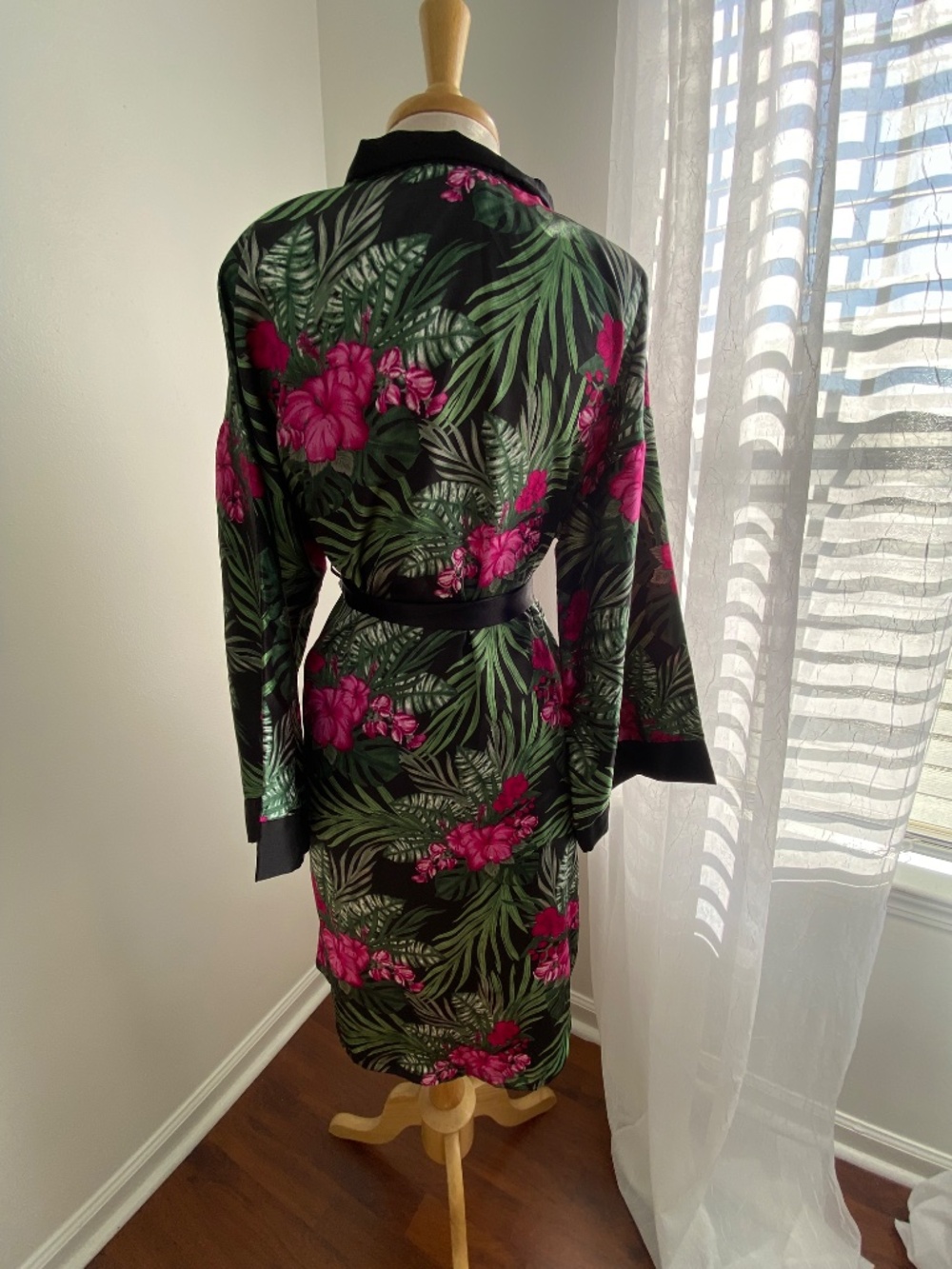 Midnight Velvet Satin Robe - Picture 2 of 2